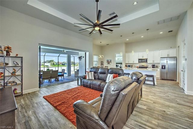 3527 SW 4th LN, Cape Coral, FL 33991