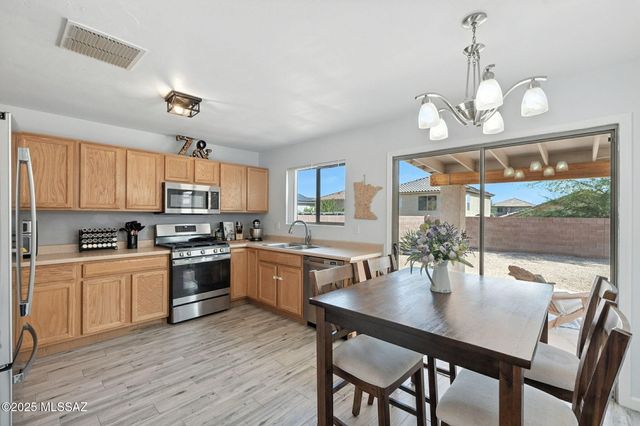 681 W Ash Ridge Drive, Green Valley, AZ 85614