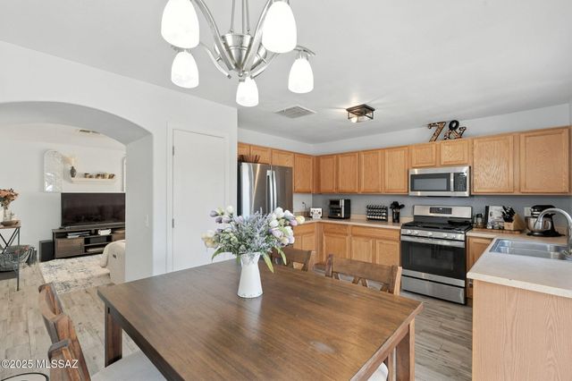 681 W Ash Ridge Drive, Green Valley, AZ 85614