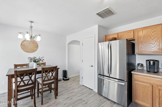 681 W Ash Ridge Drive, Green Valley, AZ 85614