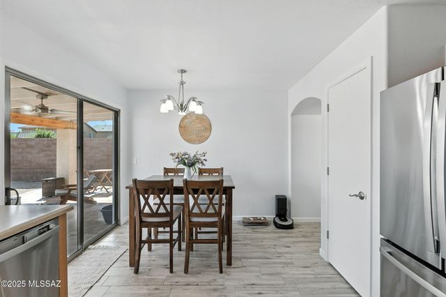 681 W Ash Ridge Drive, Green Valley, AZ 85614