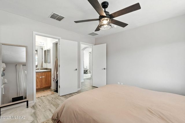 681 W Ash Ridge Drive, Green Valley, AZ 85614