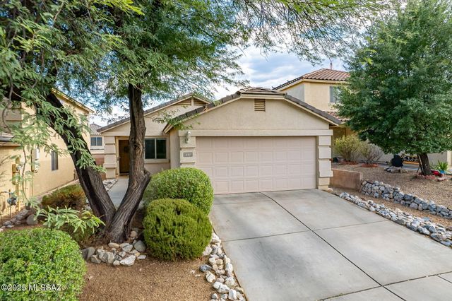 681 W Ash Ridge Drive, Green Valley, AZ 85614
