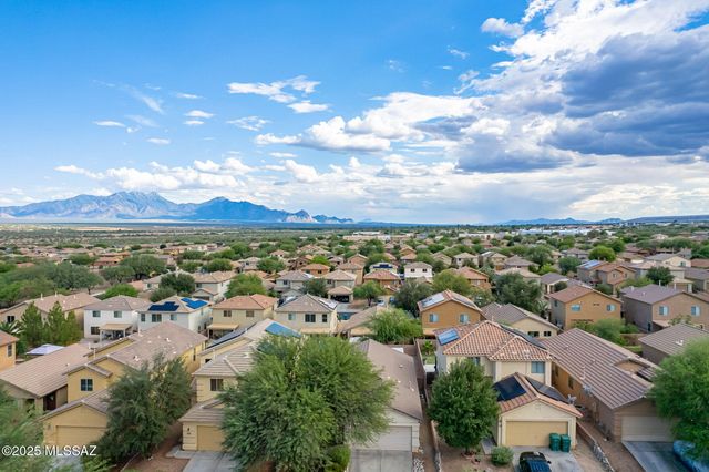 681 W Ash Ridge Drive, Green Valley, AZ 85614