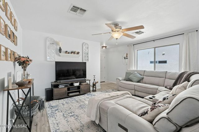 681 W Ash Ridge Drive, Green Valley, AZ 85614