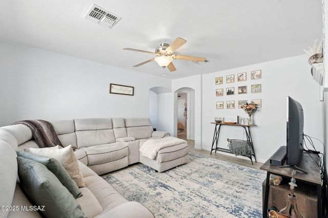 681 W Ash Ridge Drive, Green Valley, AZ 85614