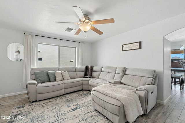 681 W Ash Ridge Drive, Green Valley, AZ 85614