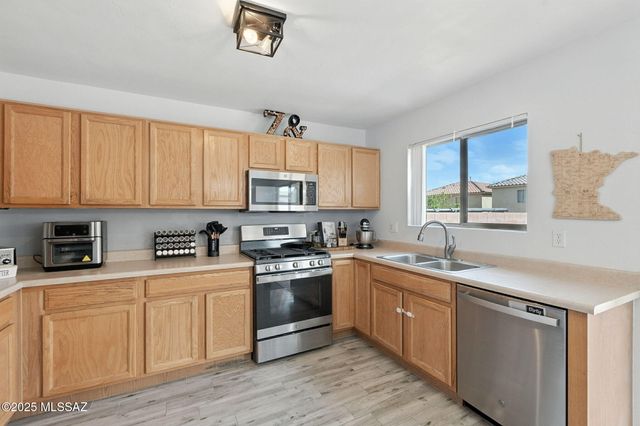 681 W Ash Ridge Drive, Green Valley, AZ 85614