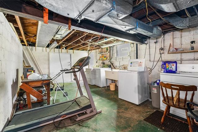 132 Homer Pl, Shaler, PA 15223