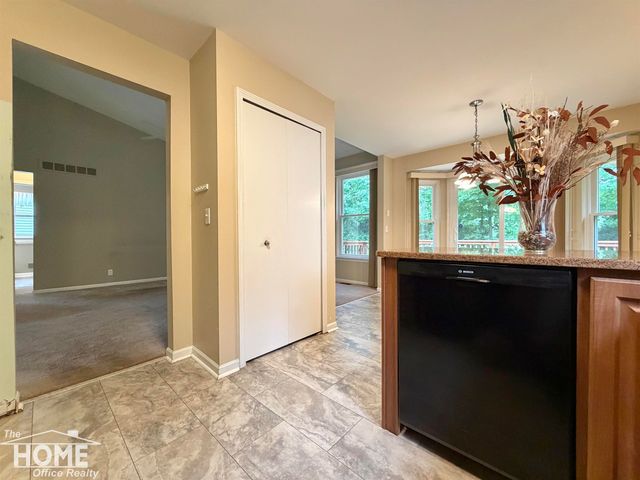 843 Yorick Path, Wixom, MI 48393