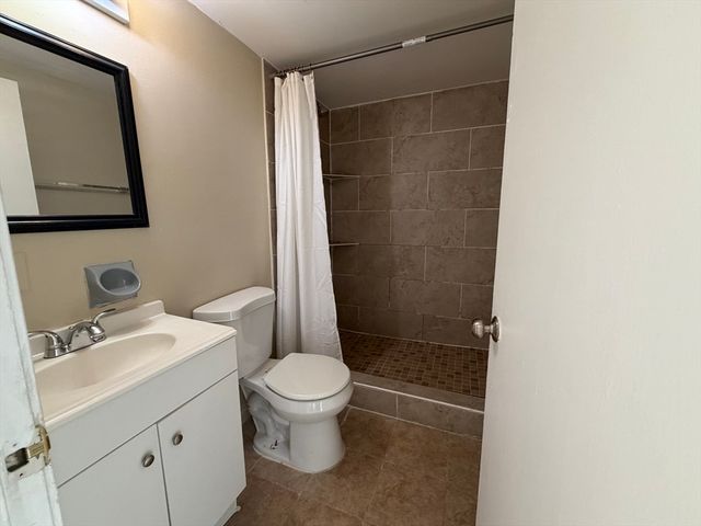 36 Cork St 36, Lowell, MA 02722