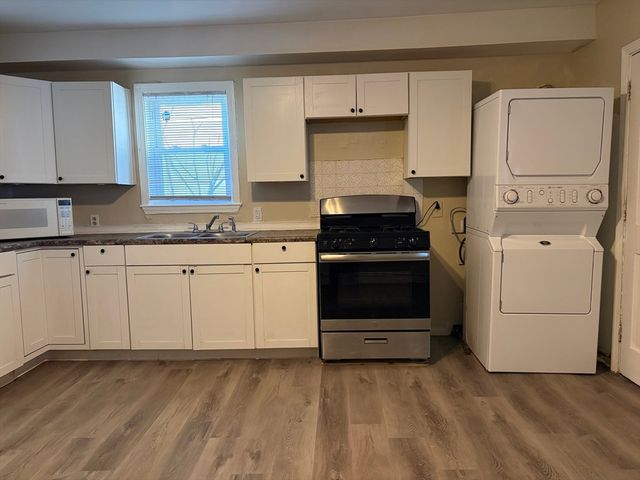 36 Cork St 36, Lowell, MA 02722