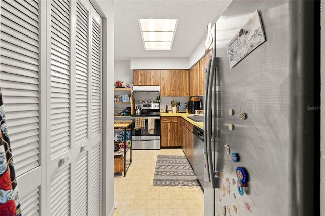 2200 BAHIA VISTA STREET B8, Sarasota, FL 34239