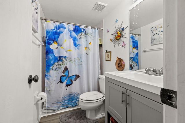 2200 BAHIA VISTA STREET B8, Sarasota, FL 34239