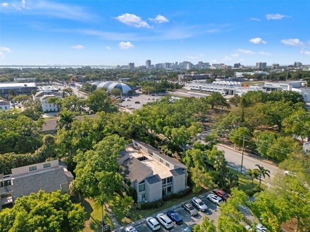 2200 BAHIA VISTA STREET B8, Sarasota, FL 34239