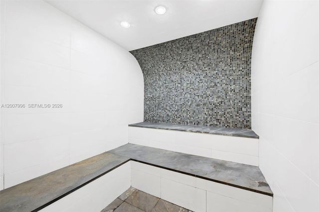 2711 S Ocean Dr 606, Hollywood, FL 33019