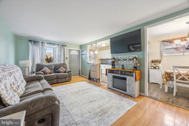 213 HOFFMAN RD, Ridley Park, PA 19078