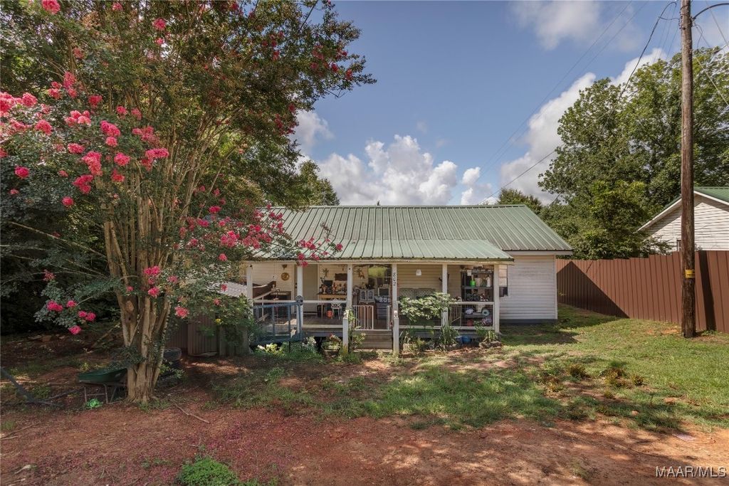 802 Oak Heights Road, Tallassee, AL 36078