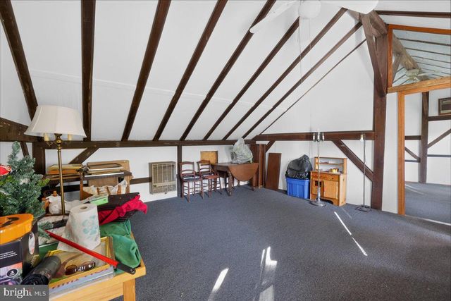 1098 EAGLE RD, Newtown, PA 18940