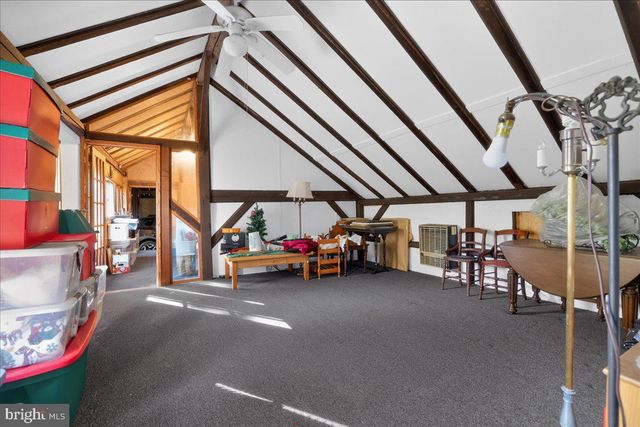 1098 EAGLE RD, Newtown, PA 18940