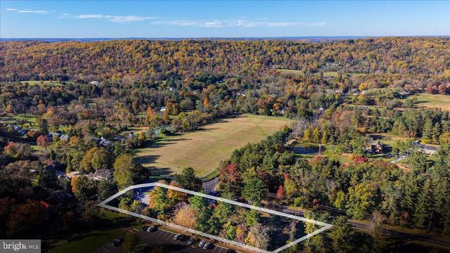 1098 EAGLE RD, Newtown, PA 18940
