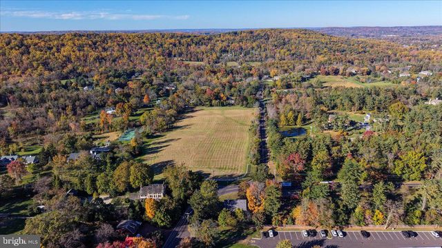 1098 EAGLE RD, Newtown, PA 18940
