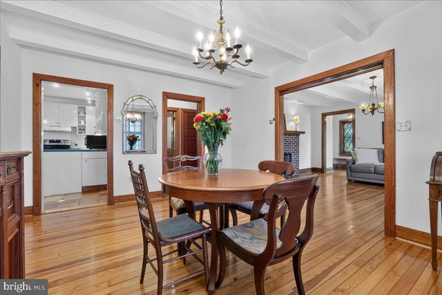 1098 EAGLE RD, Newtown, PA 18940