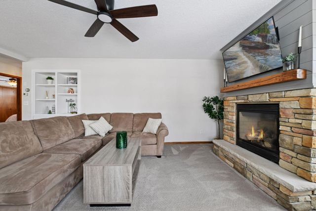 317 W 4th Street, Waconia, MN 55387