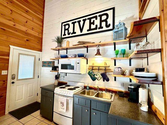 144 Hollie Lane, Mountain View, AR 72556