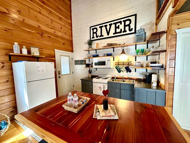 144 Hollie Lane, Mountain View, AR 72556