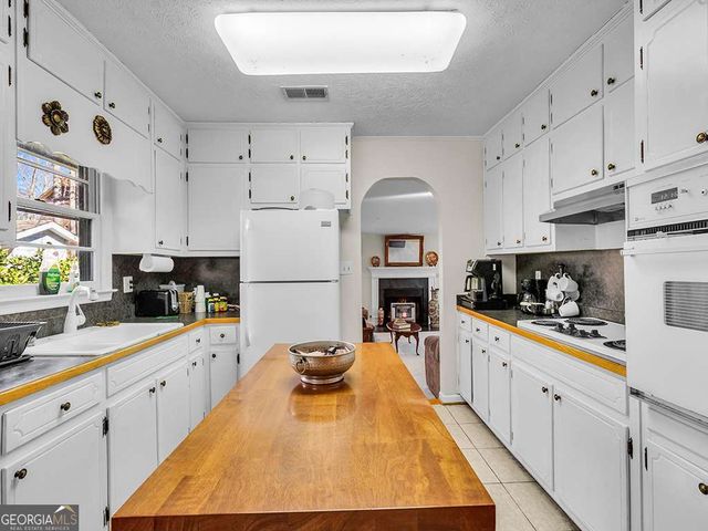 3252 Trickum Road, Woodstock, GA 30188