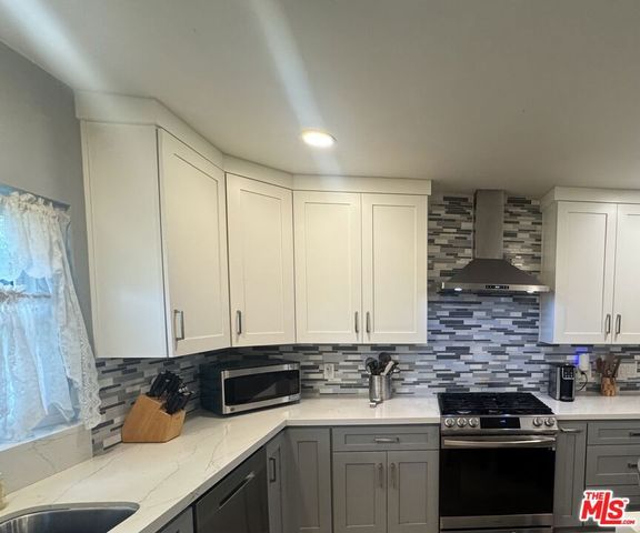 9520 S 2nd Avenue, Inglewood, CA 90305