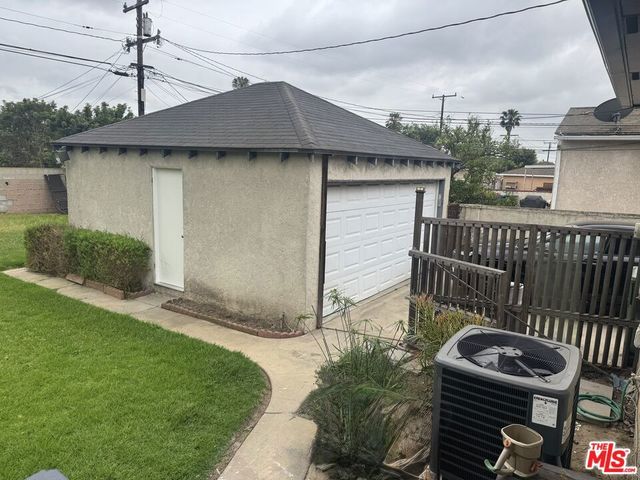 9520 S 2nd Avenue, Inglewood, CA 90305