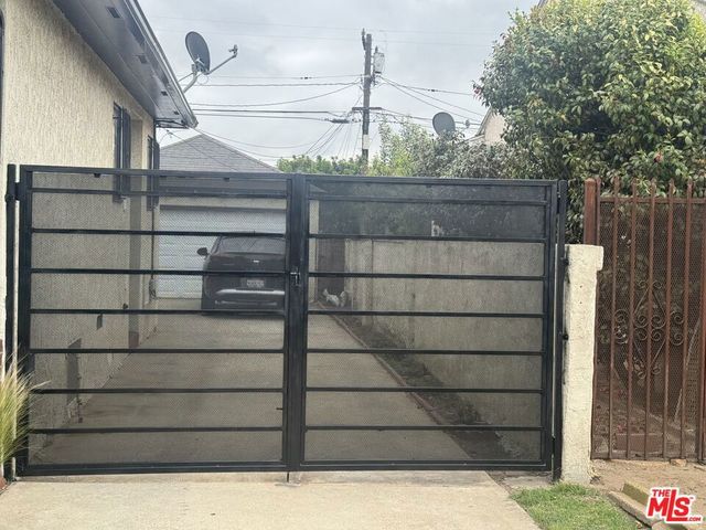 9520 S 2nd Avenue, Inglewood, CA 90305