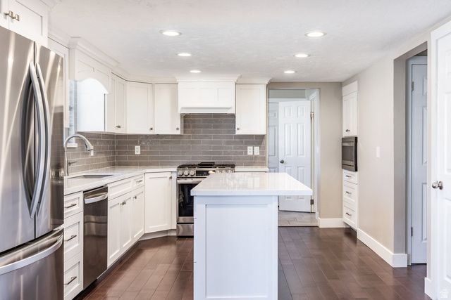 2543 E CLIFF SWALLOW DR, Sandy, UT 84093