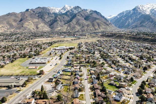 2543 E CLIFF SWALLOW DR, Sandy, UT 84093