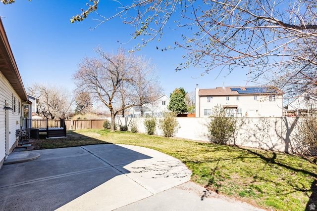 2543 E CLIFF SWALLOW DR, Sandy, UT 84093