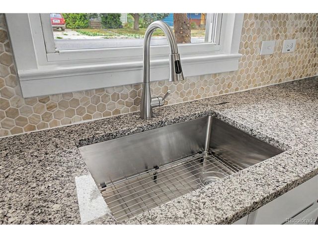 1555 N Monroe Ave, Loveland, CO 80538
