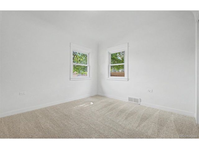1555 N Monroe Ave, Loveland, CO 80538
