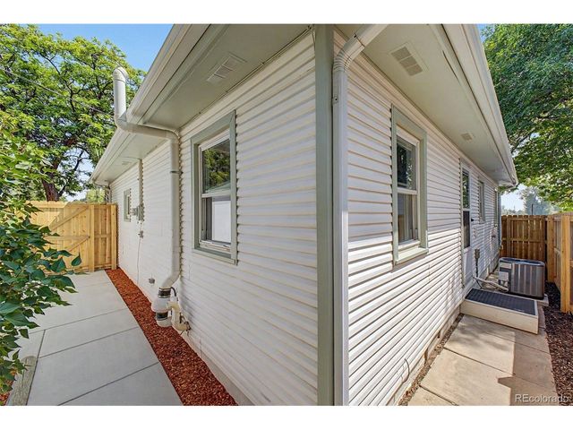 1555 N Monroe Ave, Loveland, CO 80538