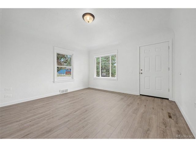 1555 N Monroe Ave, Loveland, CO 80538