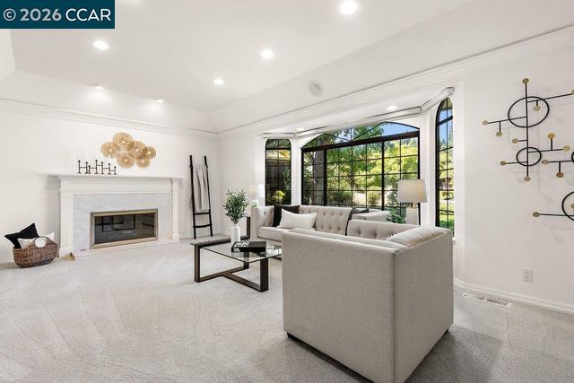 306 Maverick Ct, Lafayette, CA 94549
