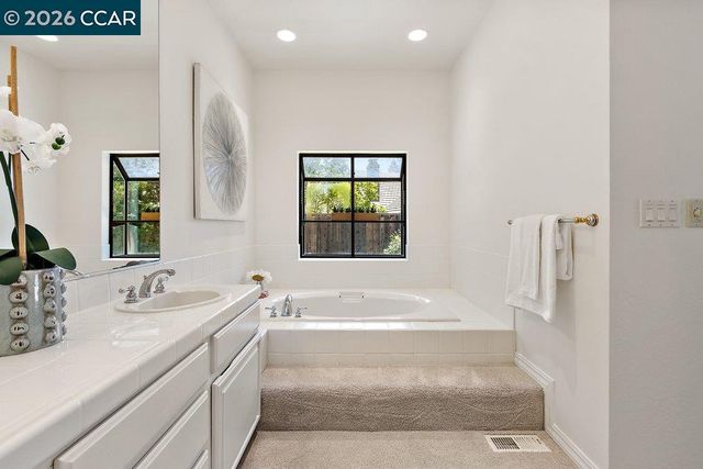 306 Maverick Ct, Lafayette, CA 94549