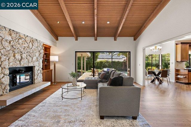 306 Maverick Ct, Lafayette, CA 94549