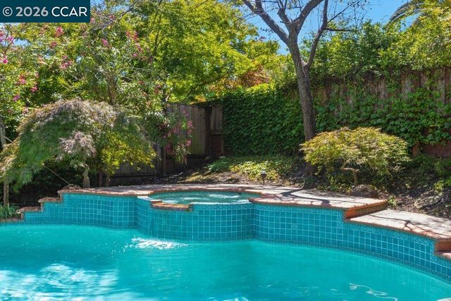 306 Maverick Ct, Lafayette, CA 94549