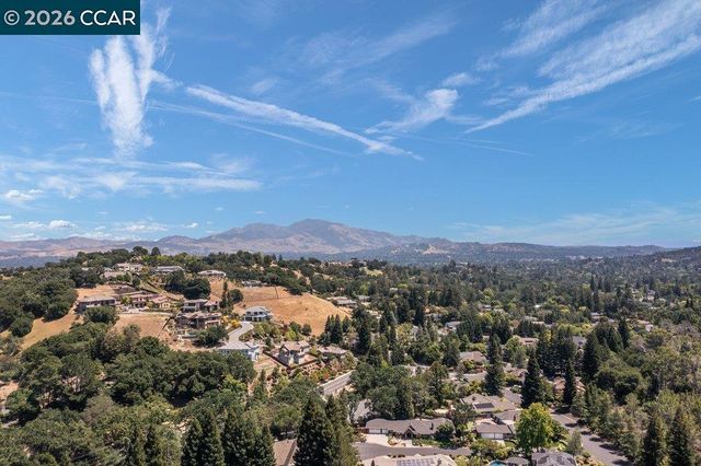 306 Maverick Ct, Lafayette, CA 94549