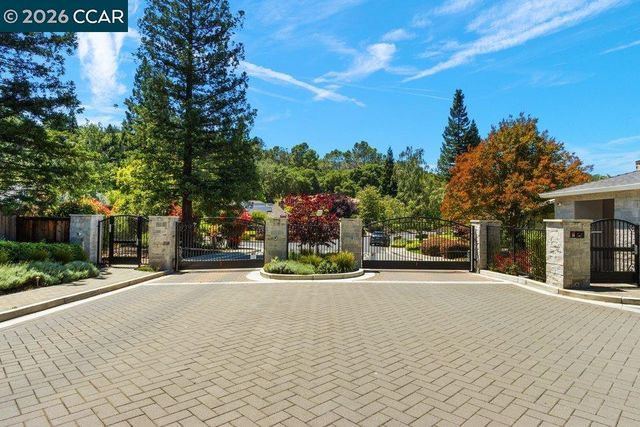 306 Maverick Ct, Lafayette, CA 94549