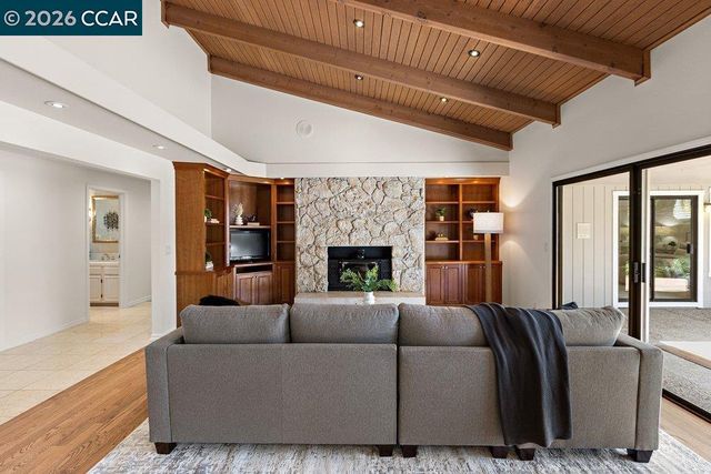 306 Maverick Ct, Lafayette, CA 94549