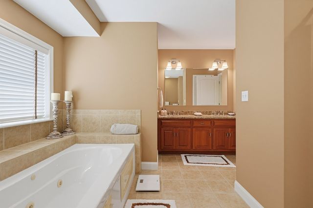 5 Walden Way 5, Milford, MA 01757