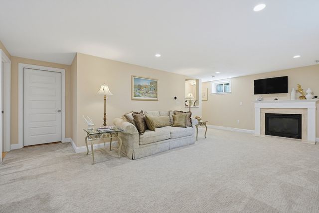 5 Walden Way 5, Milford, MA 01757